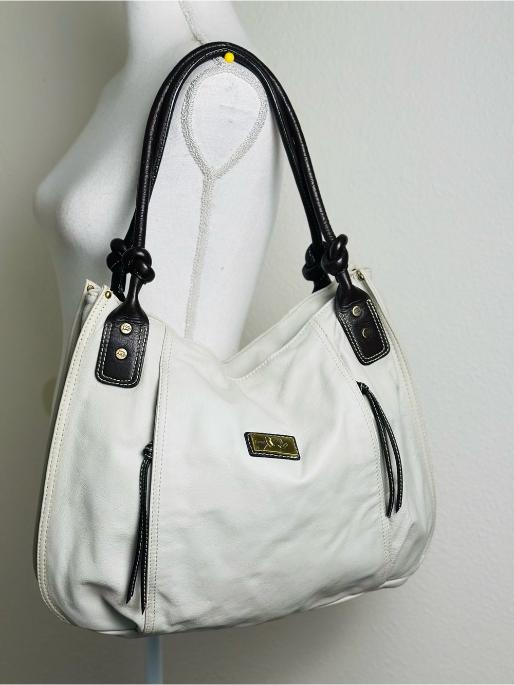 Avorio Leather Hobo Style Shoulder Bag